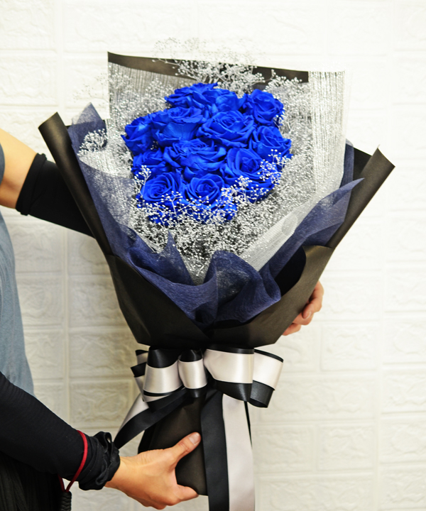 青バラの花束
